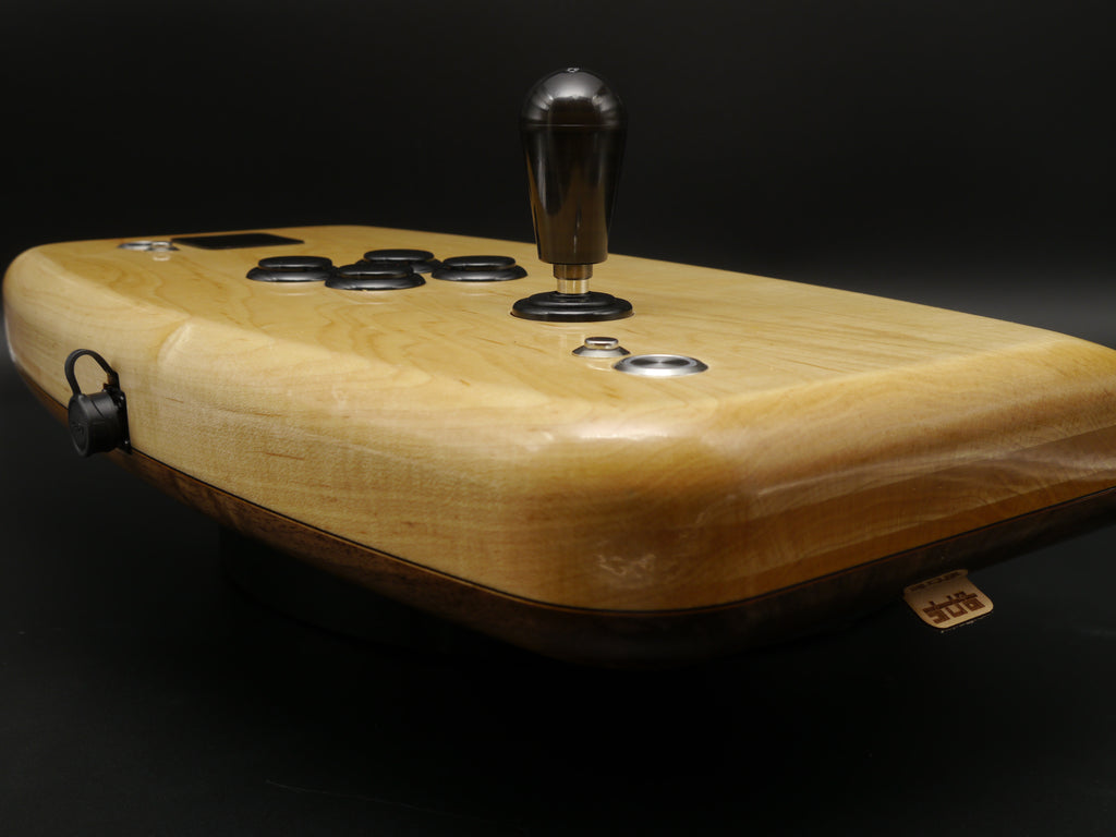 The Weipu SA12 connector is durable and robust, coupling with its included USB cable with a very satisfying click.