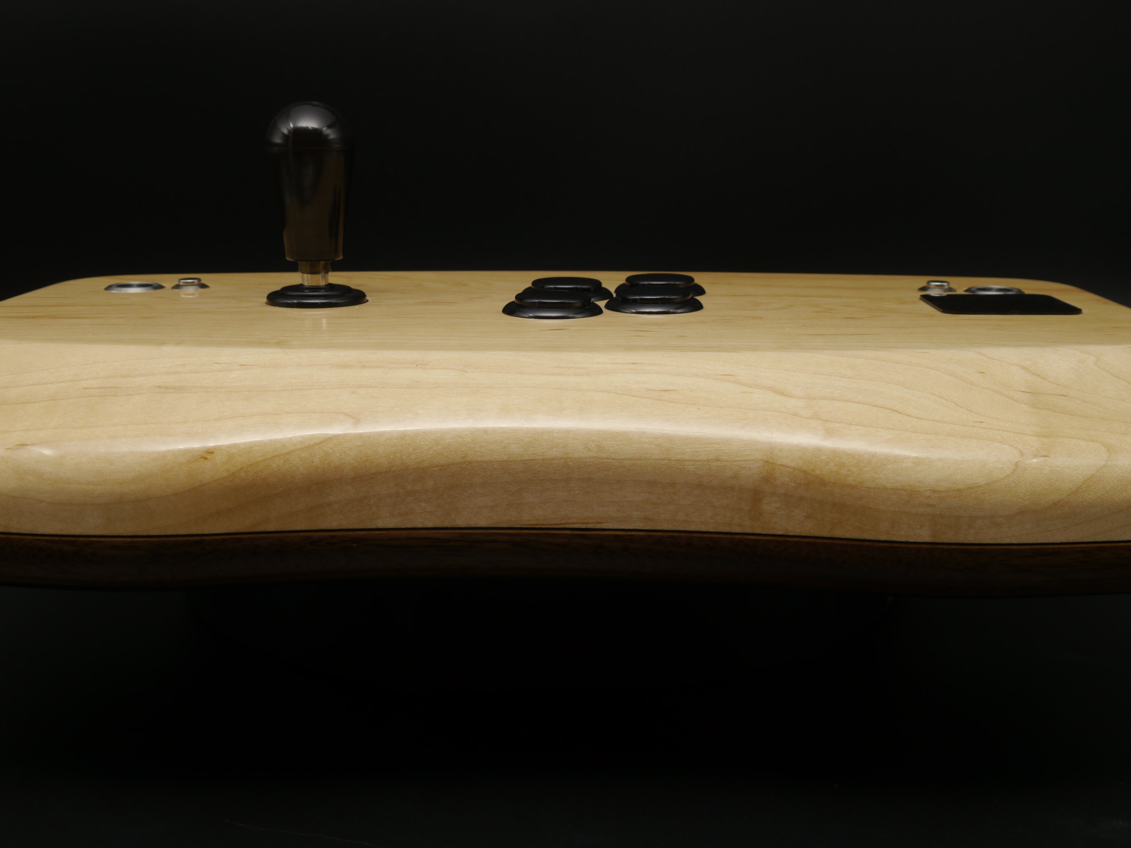 The Walnut and Rock Maple combination of the stct8r Normals line provides a stunning contrast of natural tones. The hand buffed finish is smooth and lustrous.