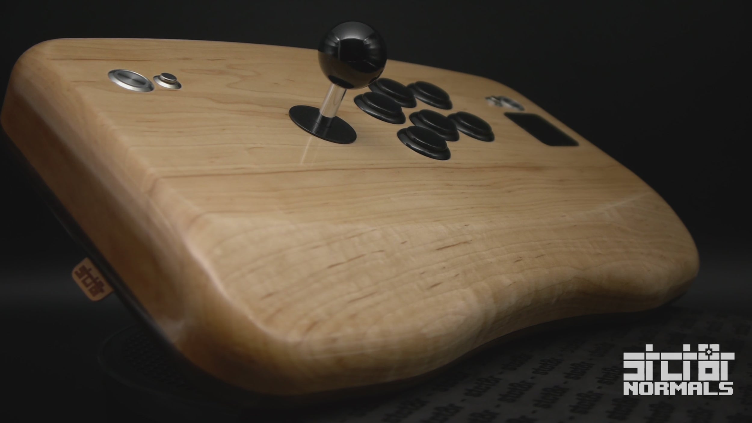 Metropolitan in natural finish. Turntable video